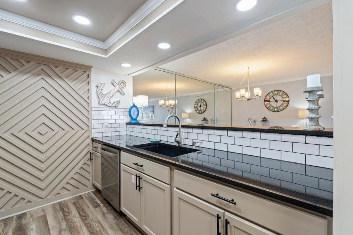 Moondrifter 205 - Sand-side Oasis - Sleeps 6 Apartment *